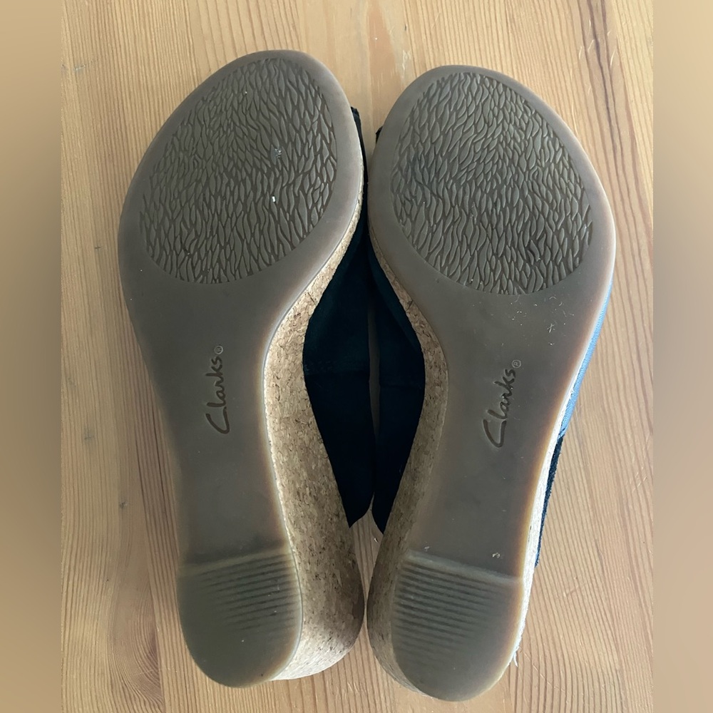 Clarks Collection Lafley Wave Wedge Sandal Woman’s Size 8 Ultimate Comfort Suede - Picture 5 of 9